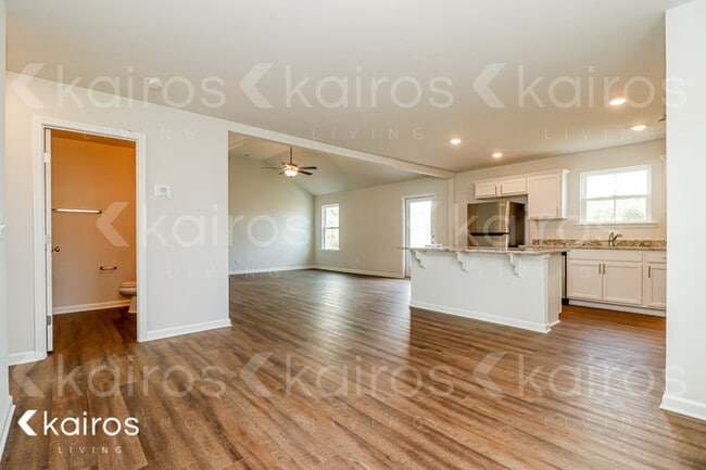 Photo - 104 Scots Pne Ct