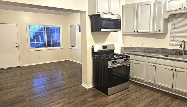 961-963 W 42ND STREET