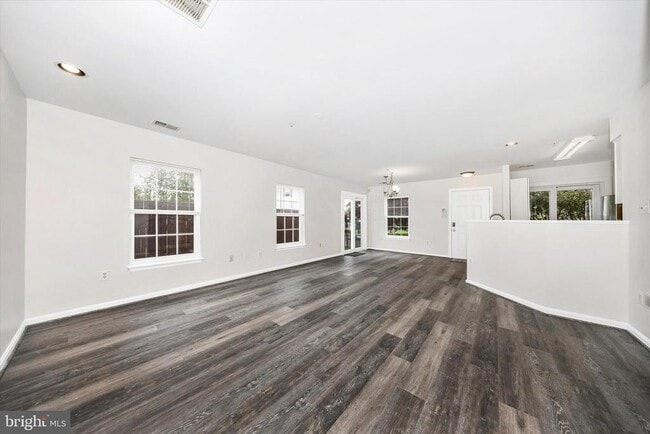 Photo - 4960 Clarendon Terrace