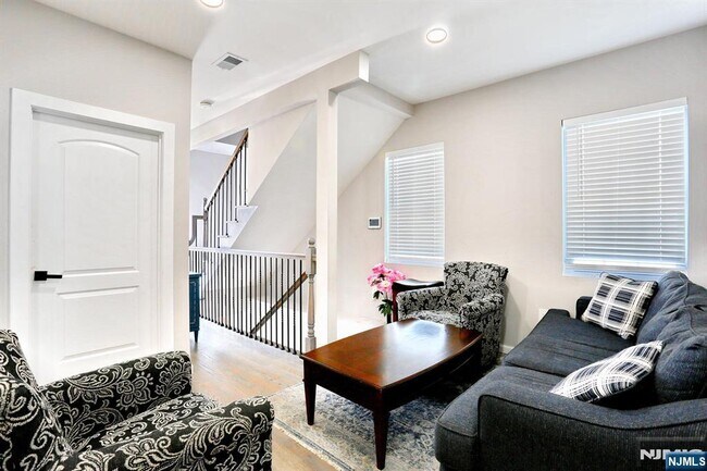 16 Boyd St