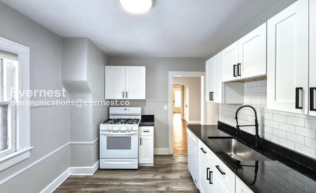 Photo - 466 E Oakland Ave