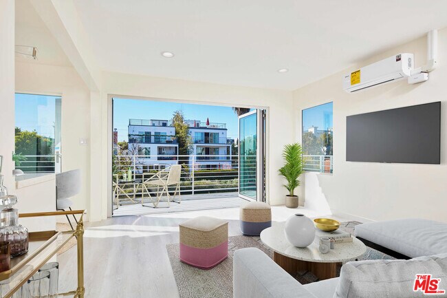 Photo - 2814 Grand Canal Unit 2814