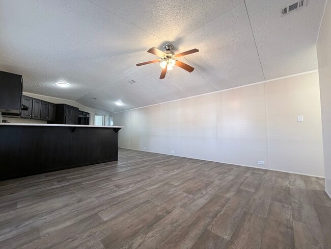 709 N Collins Fwy