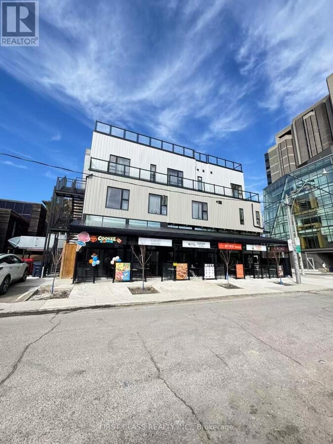 Photo - 364 Huron St