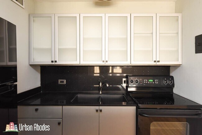 Photo - 429 W Wellington Ave Unit A05C