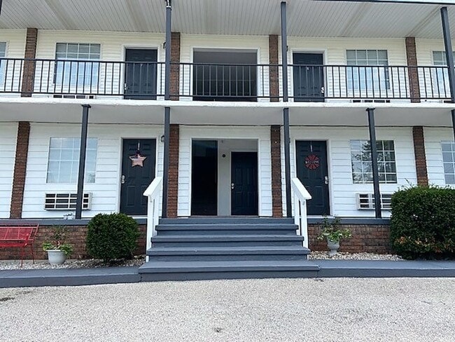 Building Photo - Studio Apartment in Hollister Unit 5