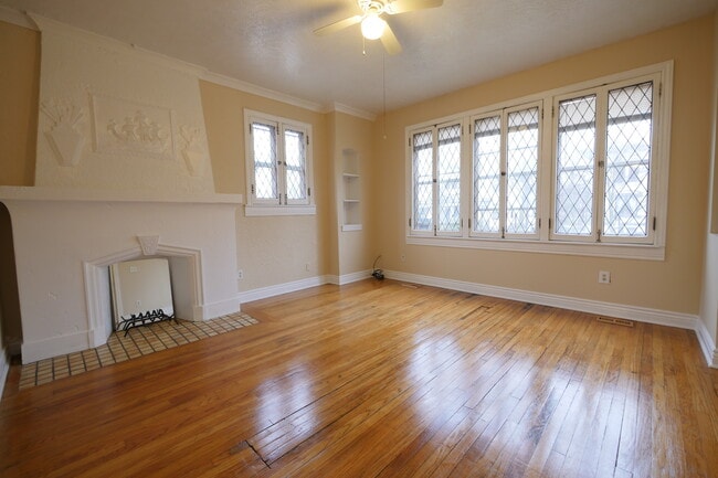 Building Photo - 821 W South St Unit Penthouse