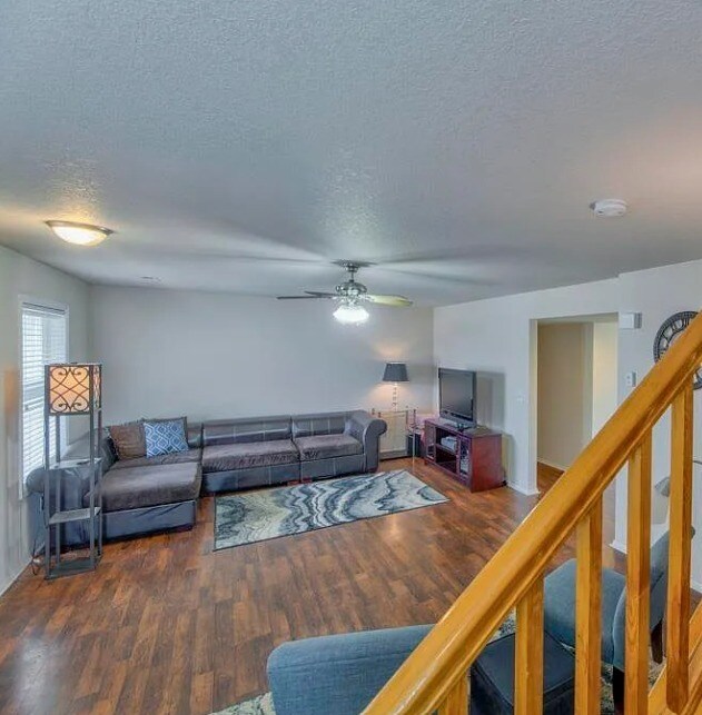 Photo - 925 E Person St