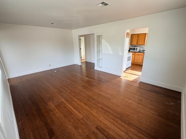 Photo - 2 bedroom home with great back yard!