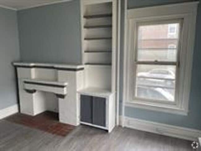 Building Photo - 202 S Madison St Unit 1F Rental