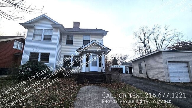 Building Photo - 1462 Maple Rd Unit Apt 1