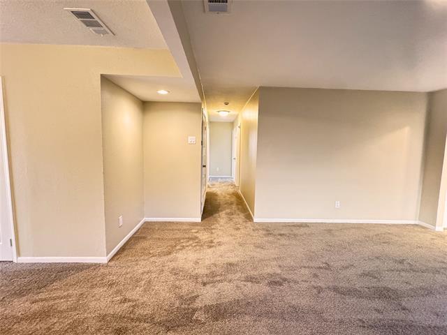 Photo - 906 Warren Way