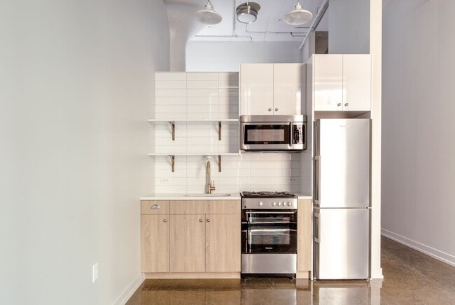 Building Photo - 154 W Erie St Unit 221