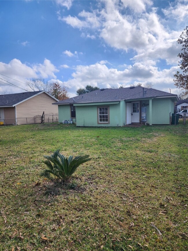 Photo - 2413 Huntington Dr