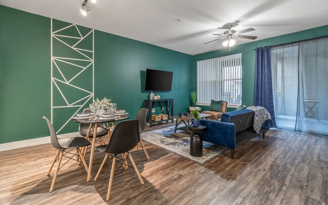 Photo - 13005 Meandering Way Unidad ID1018228P