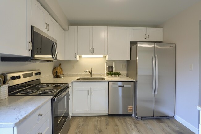Briarcrest Gardens Townhomes & Apartments