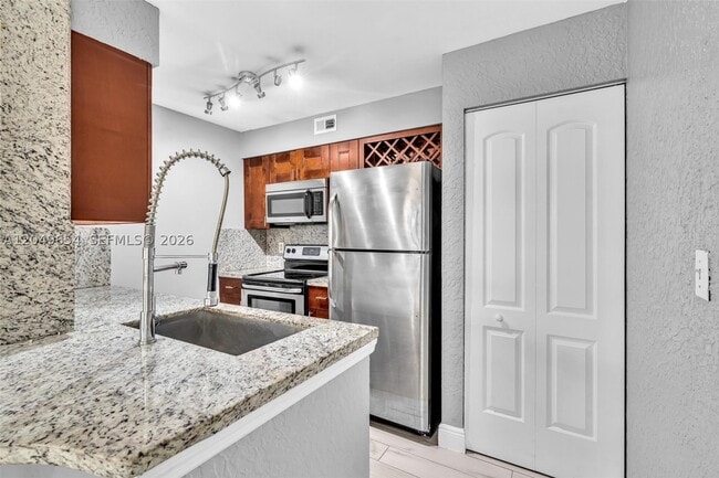 Photo - 2851 N Oakland Forest Dr Unit 111