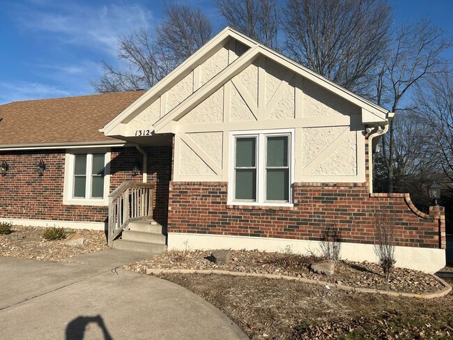 Photo - 3 Bed, 3 Bath, 2 Car Garage Duplex in Blue Springs