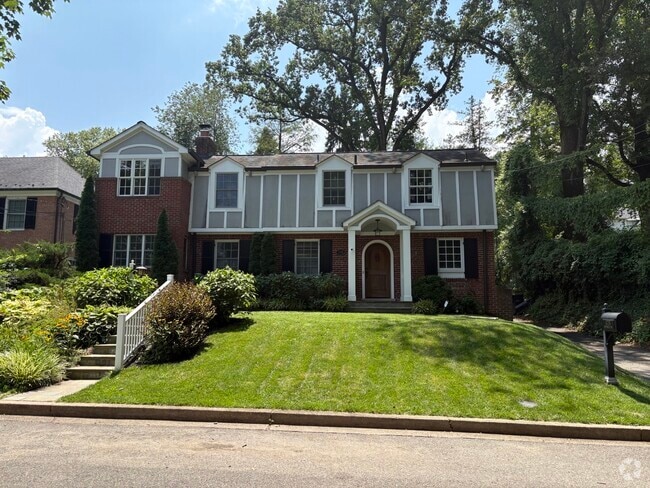 Building Photo - 4726 Sedgwick St NW Rental