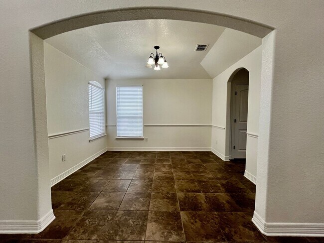 Photo - *Spacious 5 Bedroom, 3.5 Bath Home in Northeast San Antonio* minutes from Randolph AFB and Ikea!!