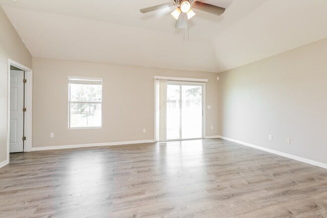 Photo - 1033 Bains Lake Dr