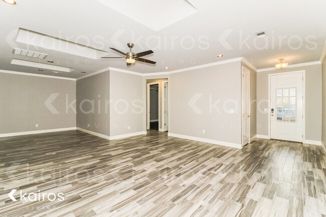 Photo - 7305 Mosley St