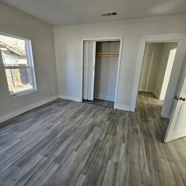 Photo - 1509 W Collin St