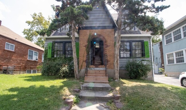 Photo - Charming 3 bed | 2 bath home in the heart ...
