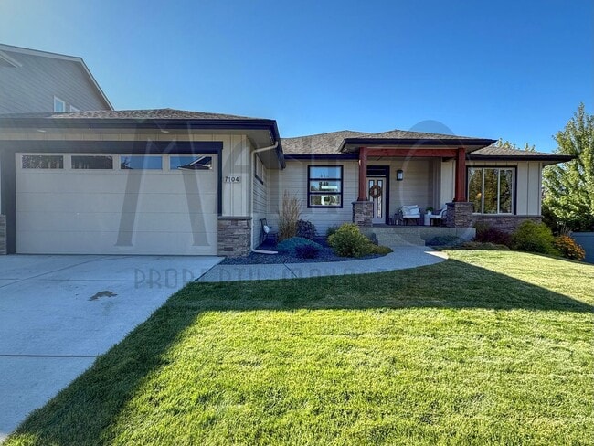 Building Photo - Spacious Eagle Ridge Home