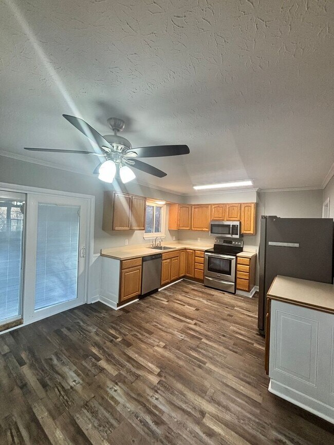 Photo - Newly Updated 4bd/3bth in Seymour!