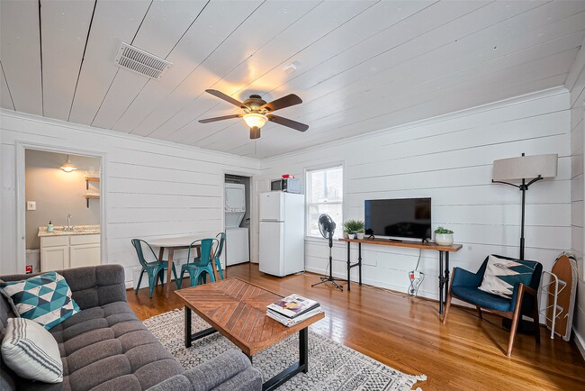 Building Photo - 2163 University Blvd