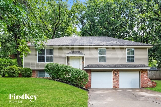 Building Photo - 5905 NW Whispering Oaks Ln