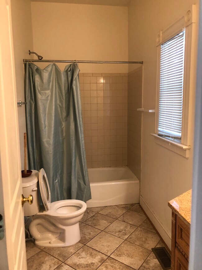 Photo - 1418 W Clay St