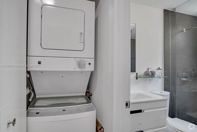 Building Photo - 747 Michigan Ave Unit 202 Rental