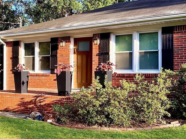 Photo - 2287 Vistamont Dr