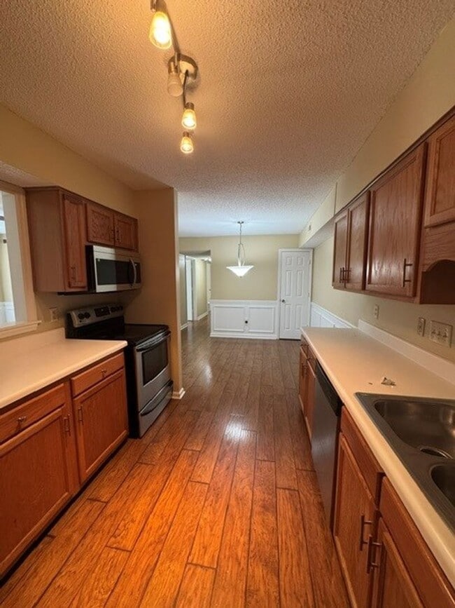 Photo - *** $200 OFF FIRST MONTH RENT ***