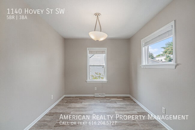 Photo - 1140 Hovey St SW