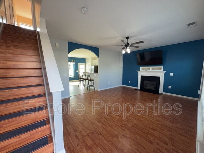 Photo - 912 Custom Oak Ln