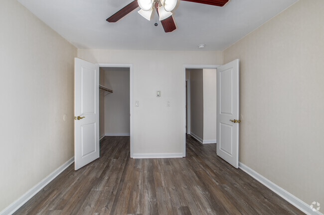 2BR, 1BA - 1,000SF - Primary Bedroom - Windjammer Apartments