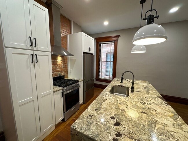 Photo - W Hubbard Ave 105-107 NCR Unit 107 Lower