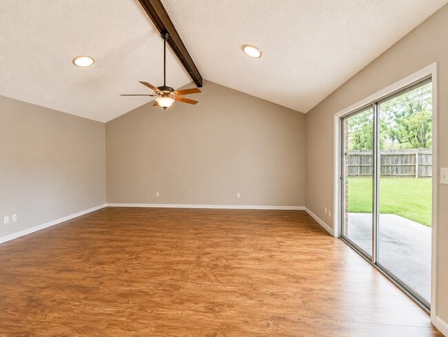 Photo - 412 Breezy Ln Unit 1