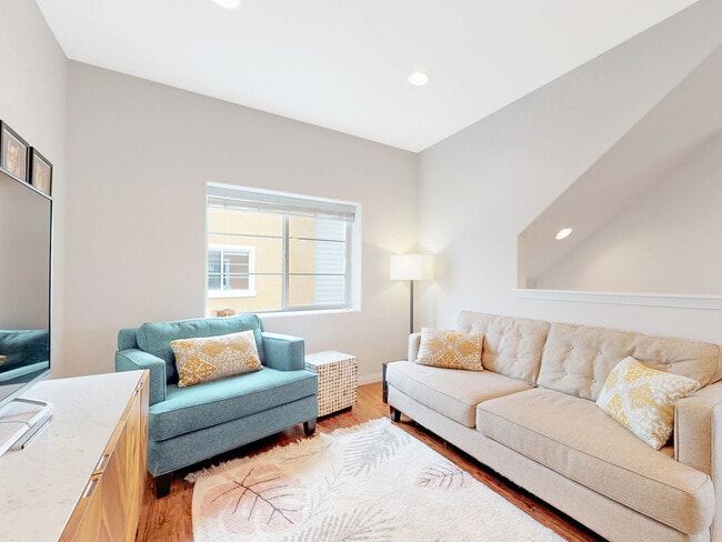 Photo - 955 Humbert Ave Unit 955