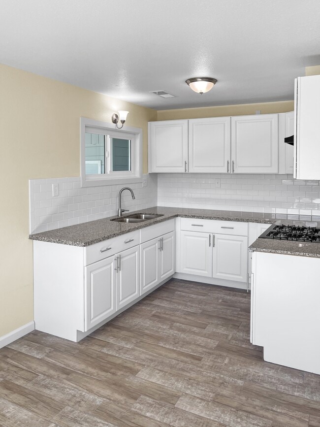 Photo - 202 W Lynn Ave