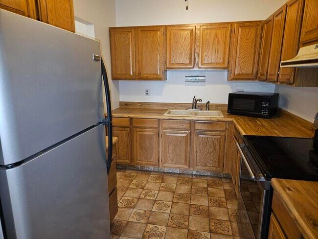 Photo - 1102 N Main St