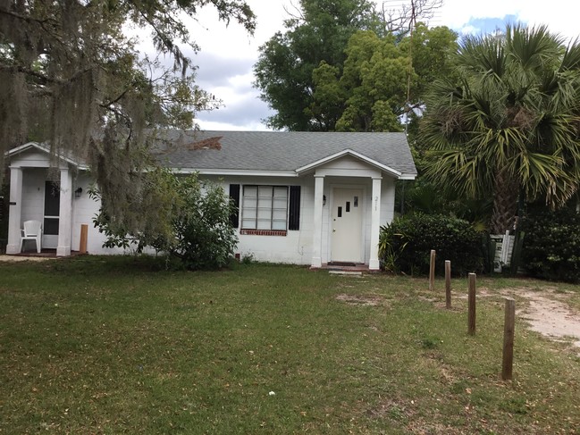 DeLand 1/1 half duplex $925 - DeLand 1/1 half duplex $925 Apartment