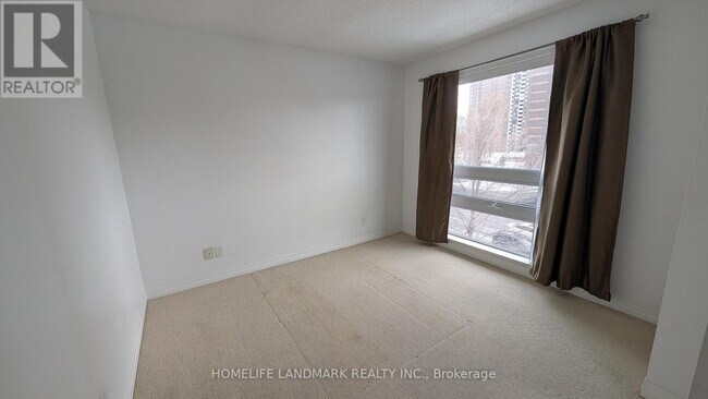 Photo - 2035 Sheppard Ave E Unité 212