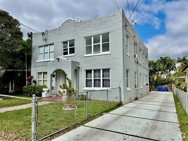 Building Photo - 2369 NW Flagler Terrace Unit #3 Rental