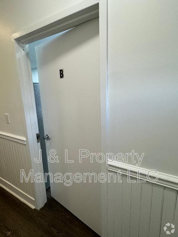 Building Photo - 1602 Cypress St Unit B Rental