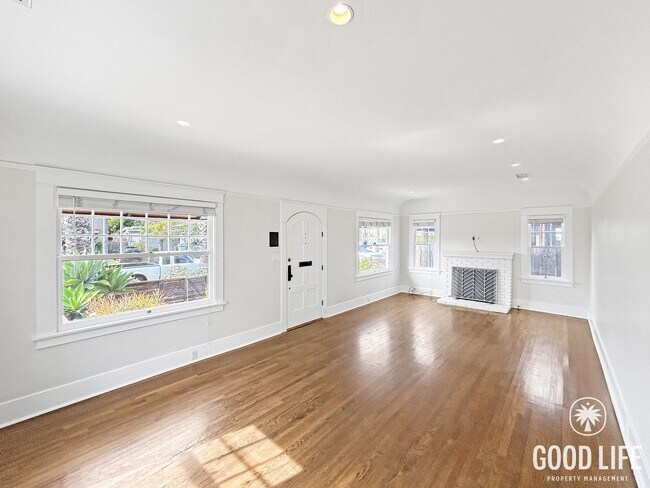 Photo - Beautiful 3BD/2.5BA W/ A/C and In-Unit Laundry in Mission Hills!