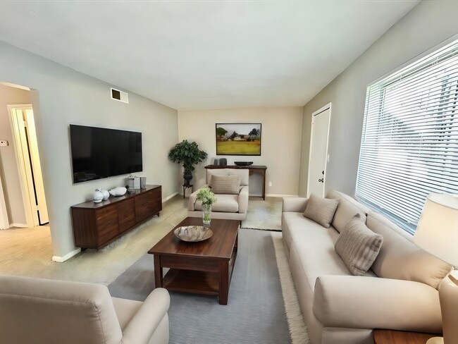 Building Photo - 1401 Lazy Brook Unit A Rental